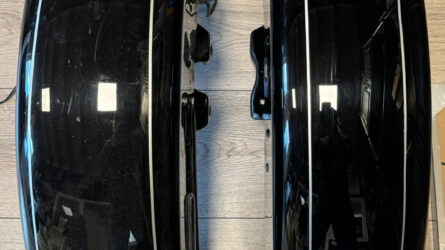 Bewonder het vakmanschap van handgeschilderde pinstripes door Future Relics uit Drachten. Onze meesterlijke kunstwerken worden met de beste verf en precisiekwast vervaardigd, met aandacht voor lange lijnen. Geef je rit een uniek tintje met ons ongeëvenaarde vakmanschap.