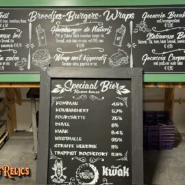 "In House" ontworpen en Handgeschilderde borden met Krijtlook